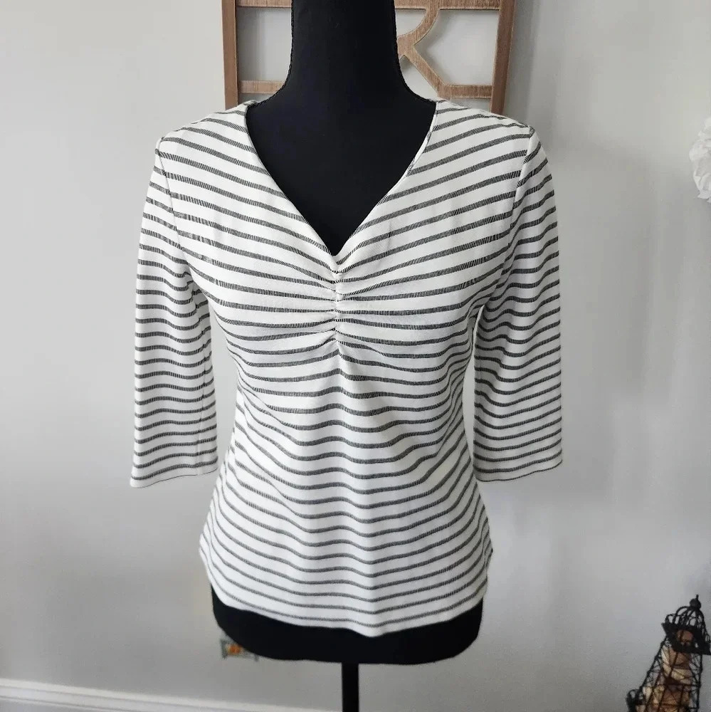 Tahari Black and White Striped Long Sleeve V Neck Shirt Womens Small - Picture 1 of 5